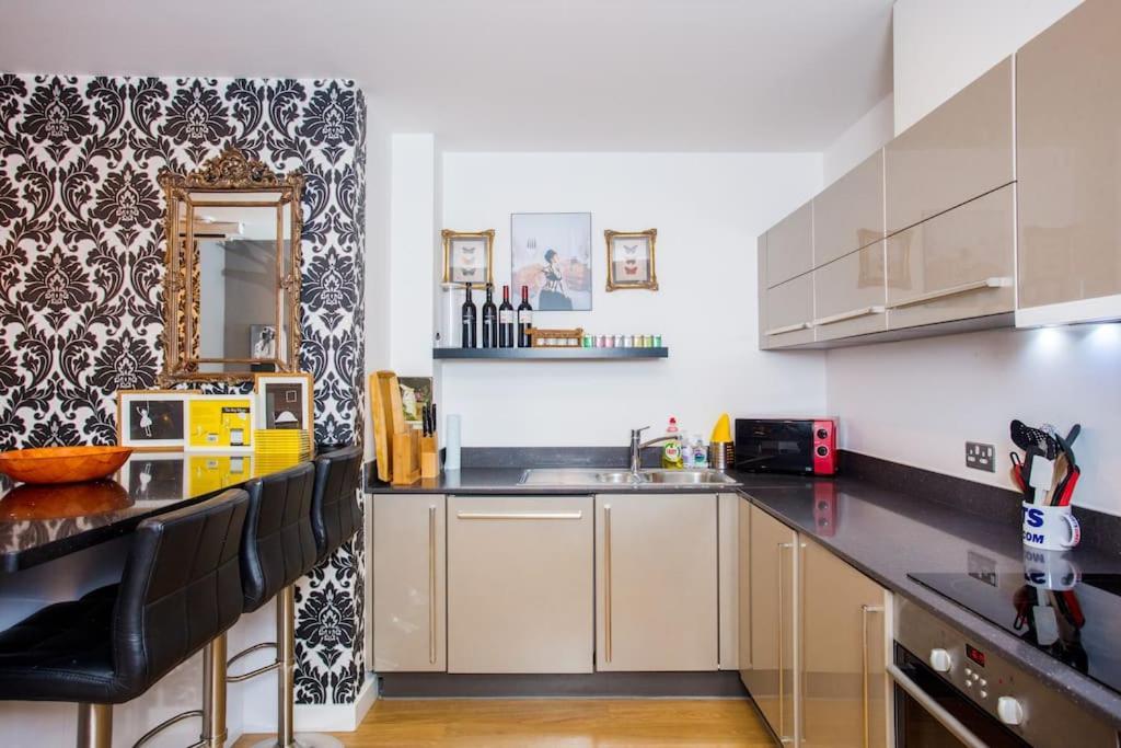 Unique & Welcoming 2Bd Flat In Limehouse Apartment ลอนดอน ภายนอก รูปภาพ